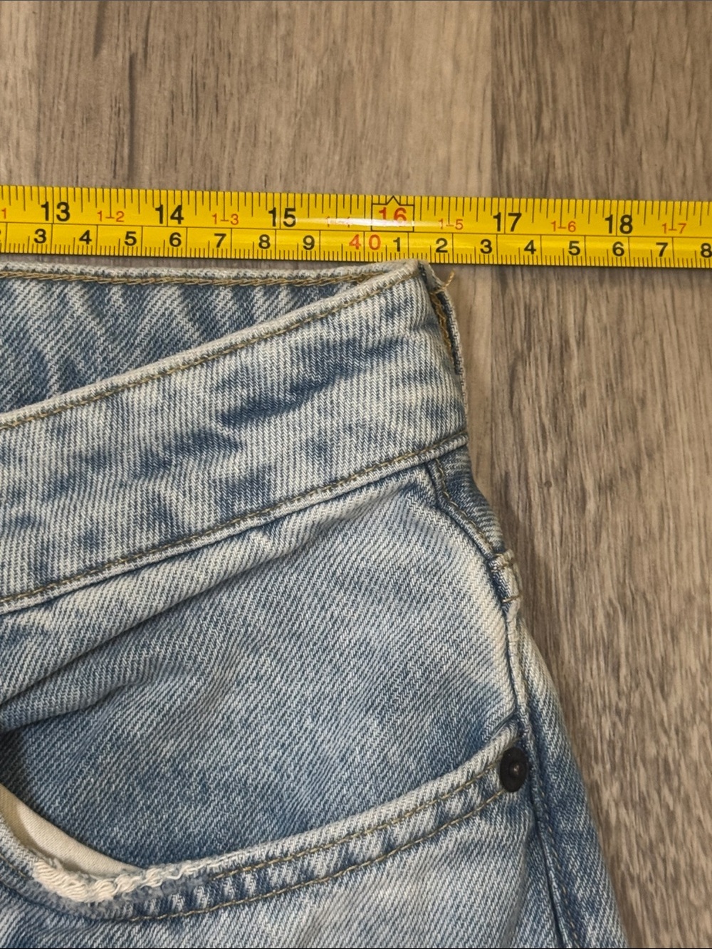 H&M Women’s Relaxed Light Blue Distressed Jeans. Size 12 - Picture 4 of 12
